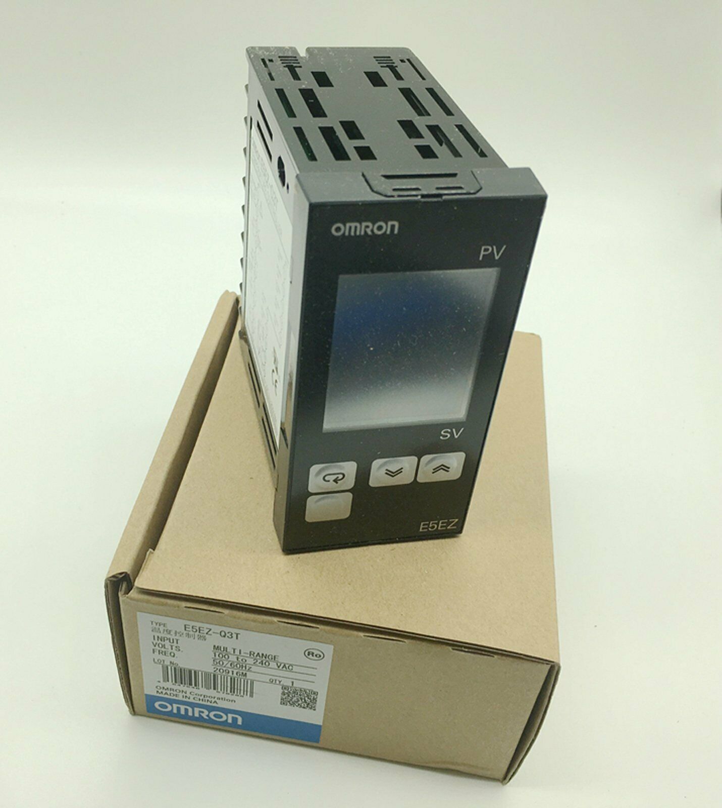 Bộ điều khiển nhiệt độ OMRON E5EZ-Q3T