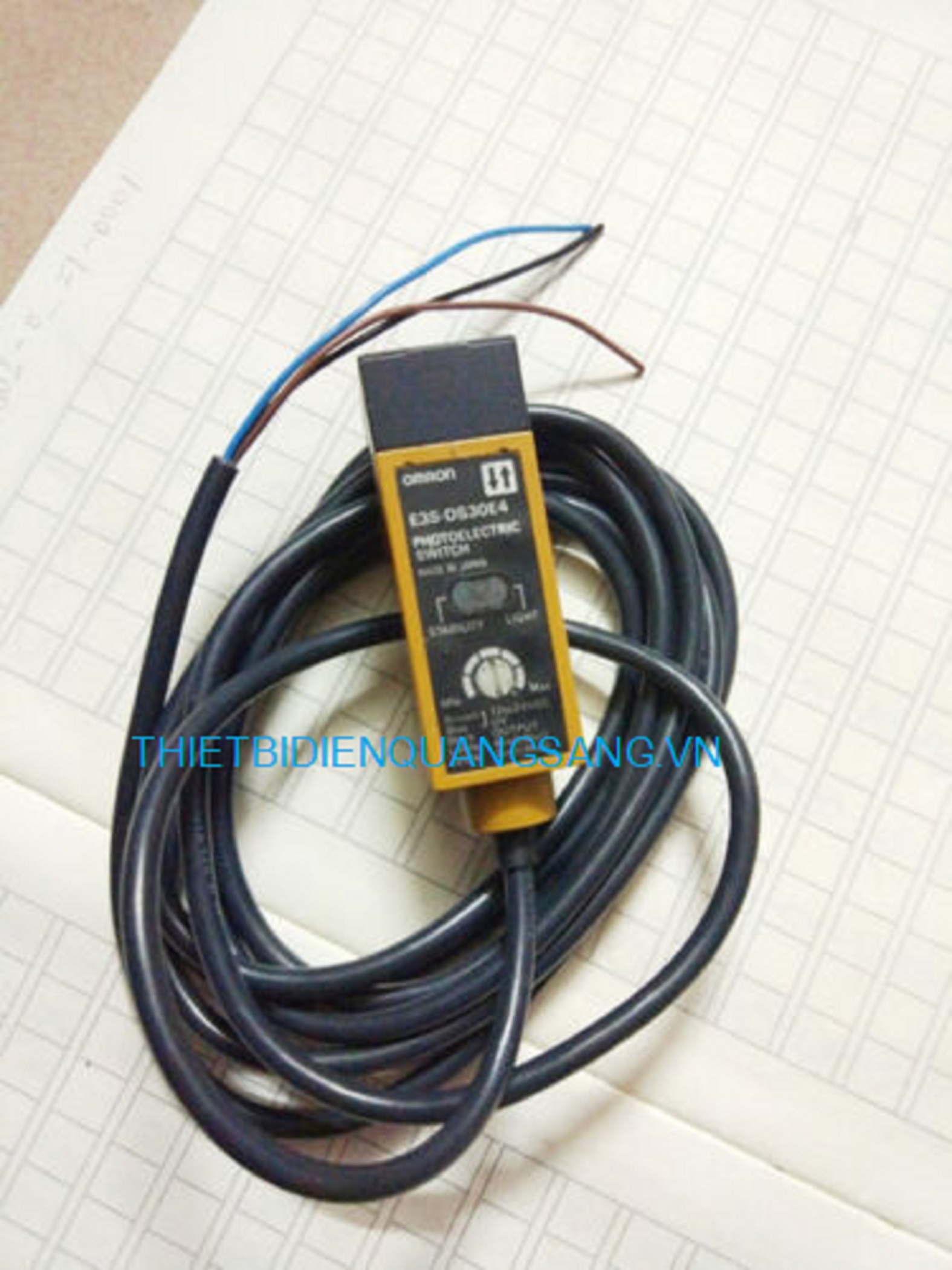 Cảm biến quang điện OMRON E3S-DS30E4