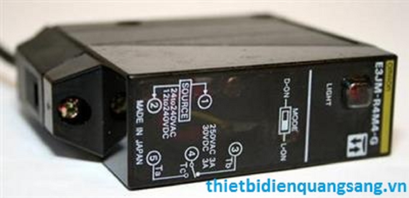Cảm biến quang omron E3JM-R4M4-G