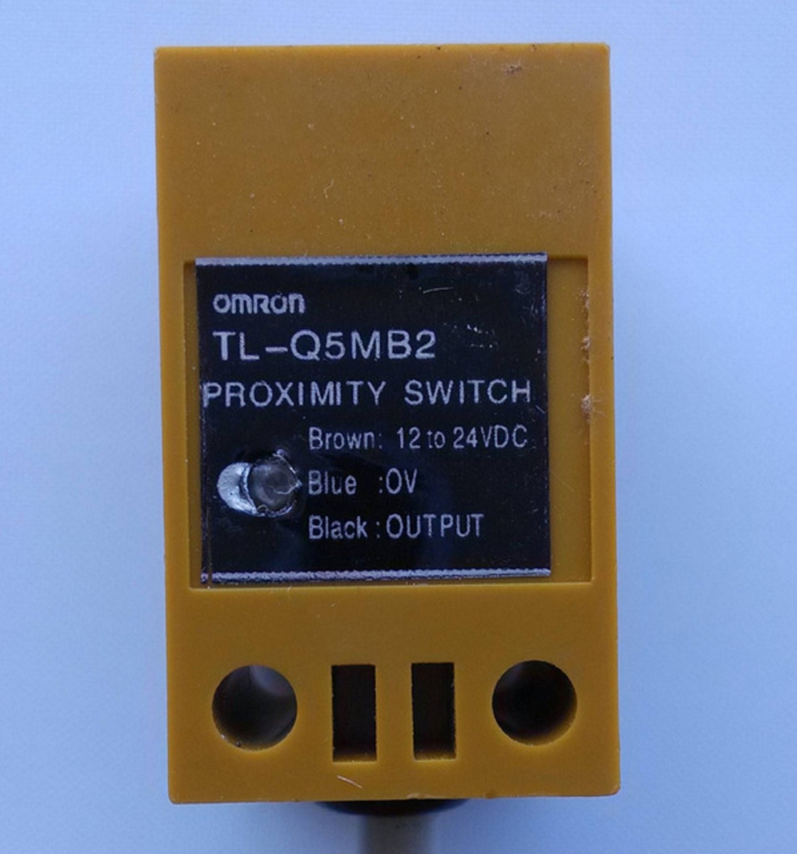 Cảm biến OMRON TL-Q5MB2