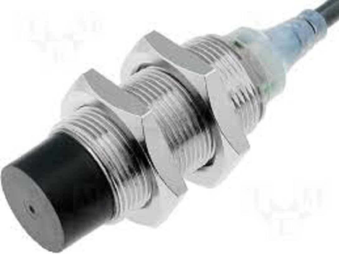 Cảm biến tiệm cận Omron E2A-M18KN16-WP-B2 2M