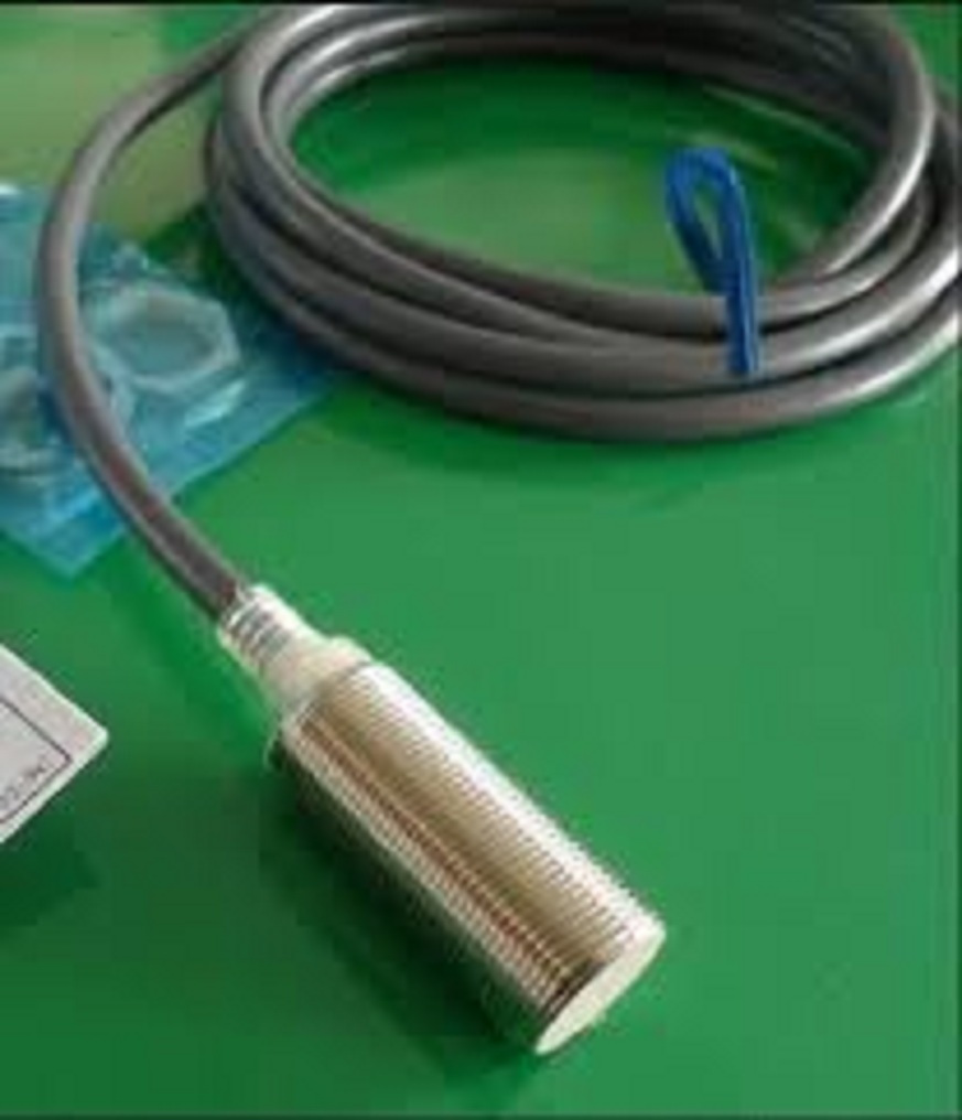 Cảm biến tiệm cận OMRON E2B-M18KS08-WZ-C2 2M